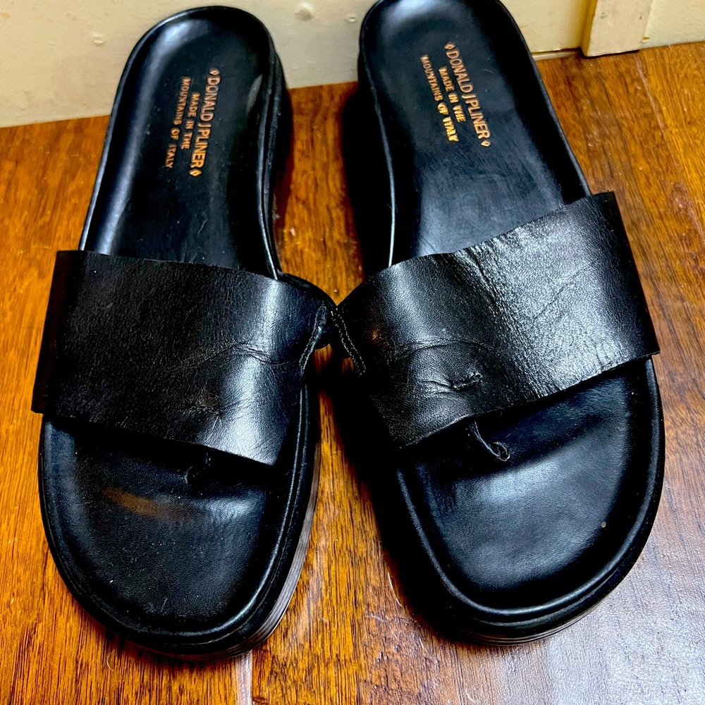 Donald J. Pliner Fifi sandal